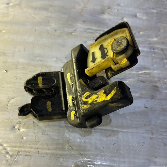 Cerradura De Maleta Nissan Sentra B15