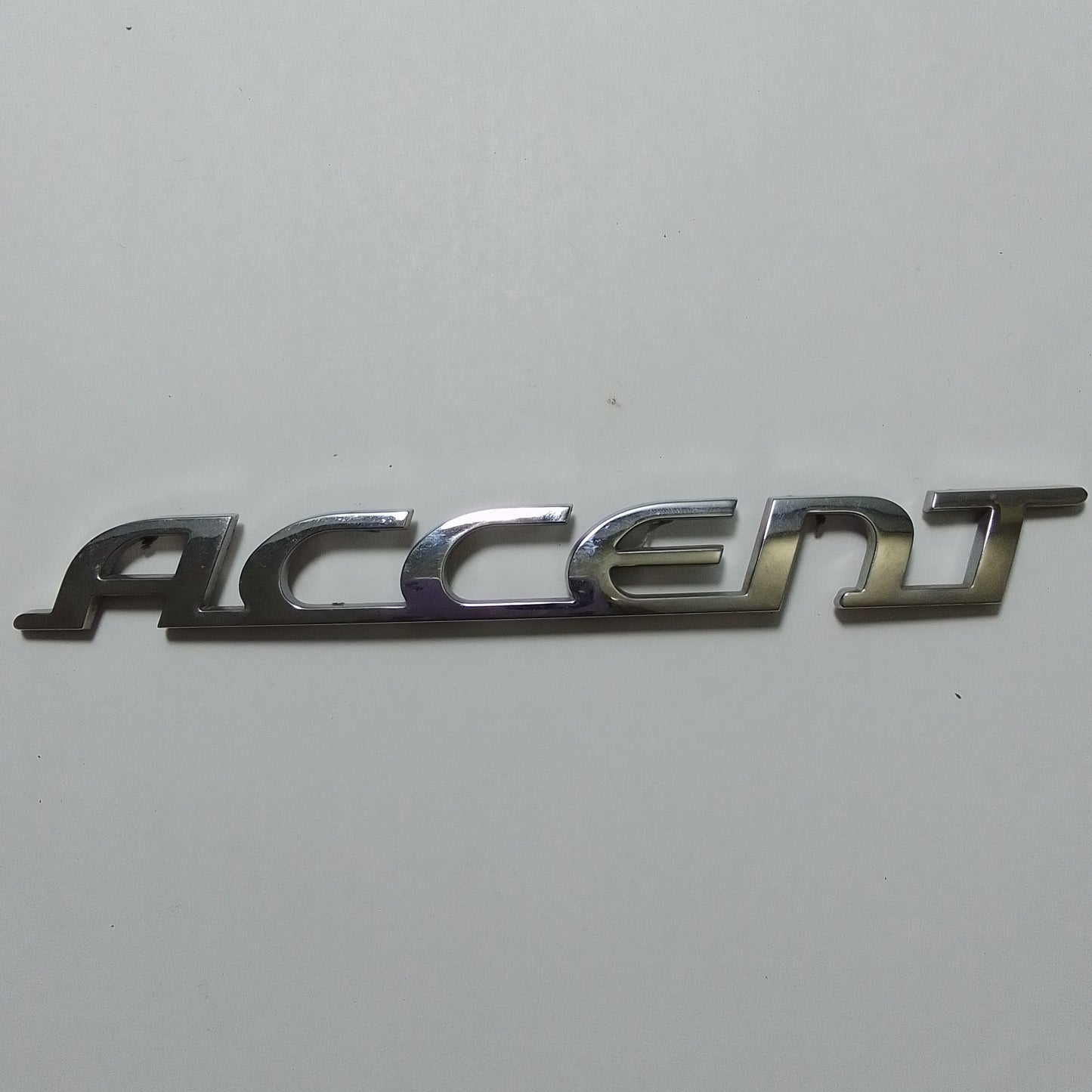 Emblema Letra Accent
