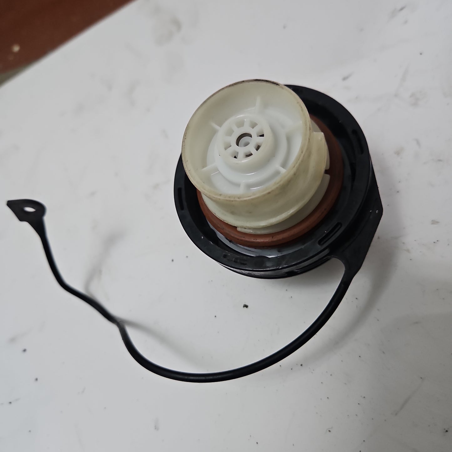 Tapa Gasolina Nissan Sentra B16 Tiida
