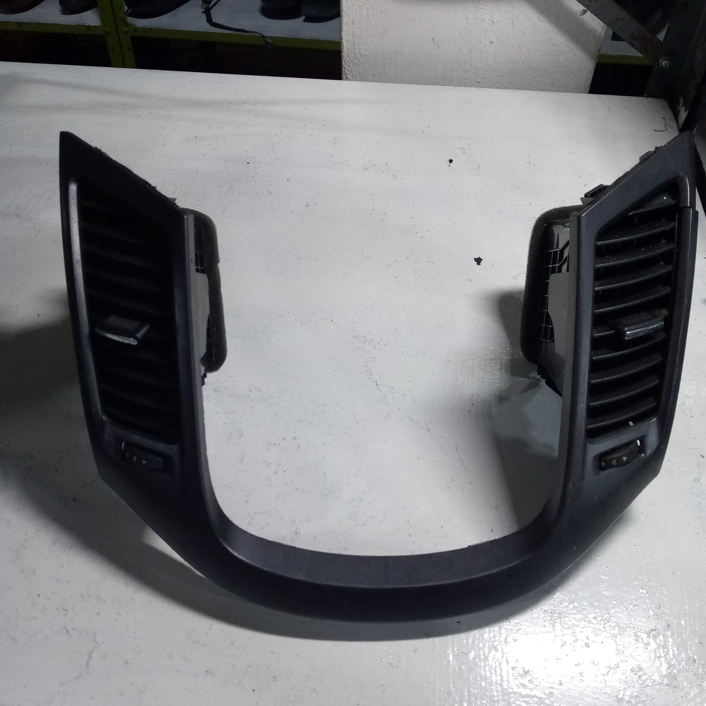 Moldura Rejilla Aire Central Chevrolet Orlando 2012