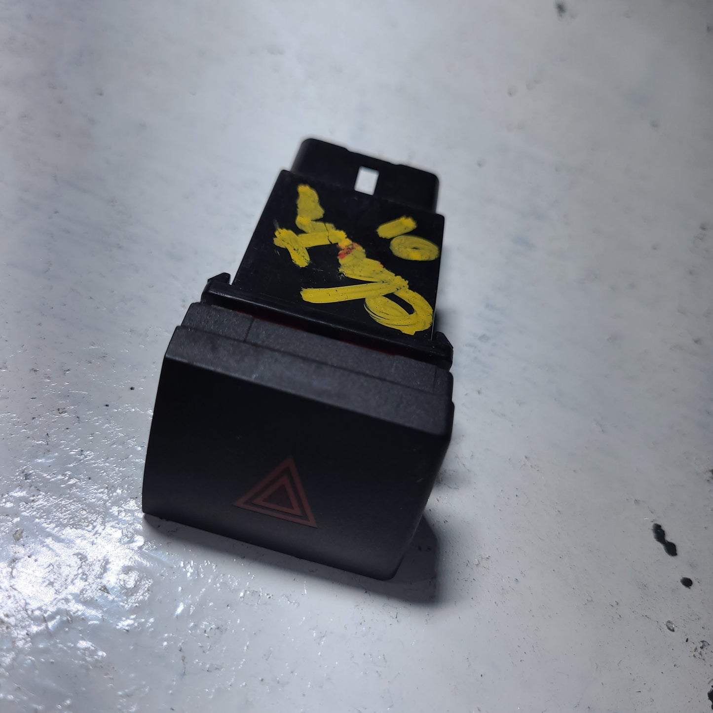 Boton Tecla Luz Emergencia Hyundai Elantra 2001