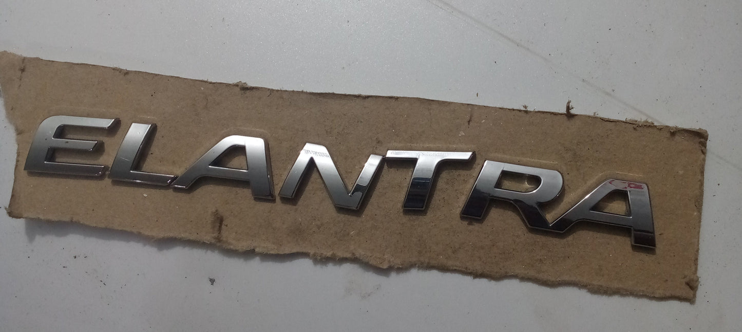Emblema Letra Elantra