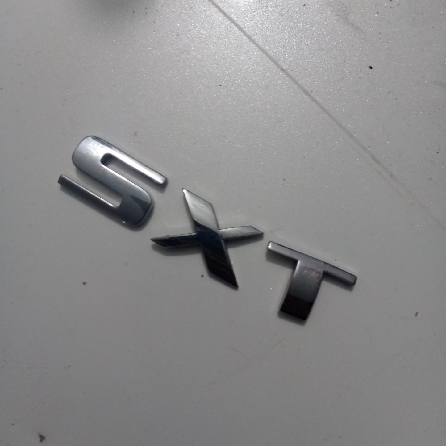 Emblema SXT Compuerta Trasera Dodge Caliber