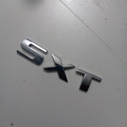 Emblema SXT Compuerta Trasera Dodge Caliber