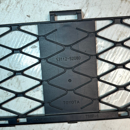 Parrilla Delantera Inferior Toyota Yaris 2005