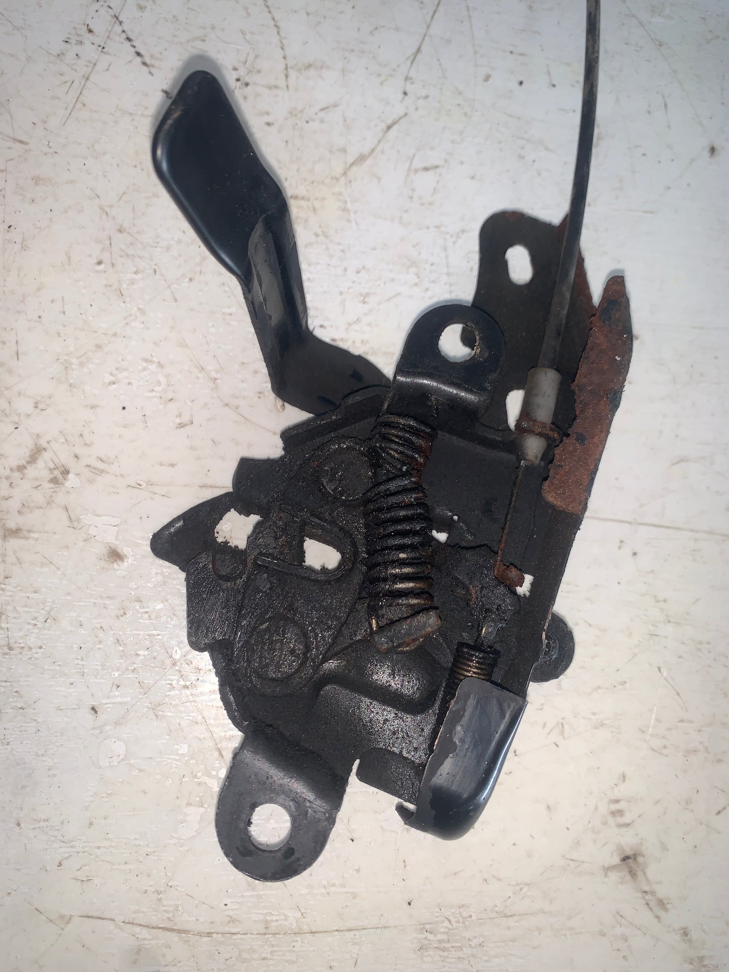 Cerradura Capot Toyota Yaris 2006 2010 Sport