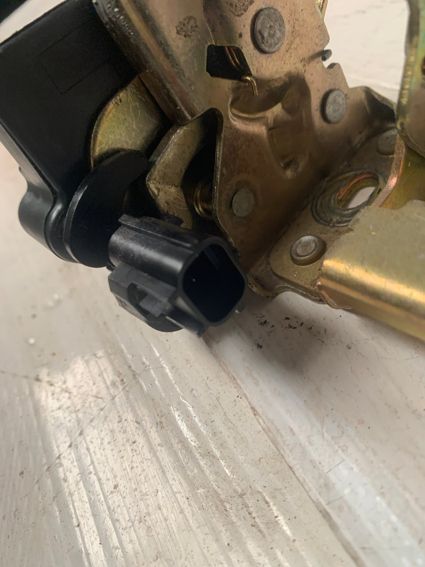 Cerradura Vidrio Compuerta Jeep Liberty KJ 2002 2012