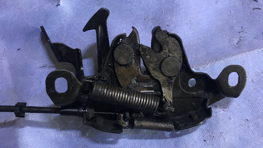 Cerradura Capot Nissan Sentra B15 2001 2007