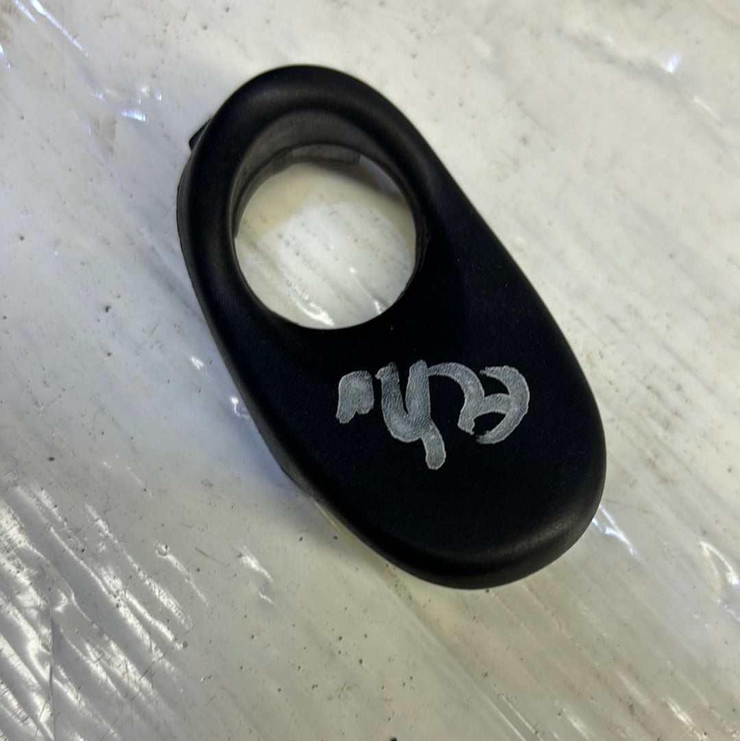Embellecedor Compuerta Toyota Yaris 2000 2005