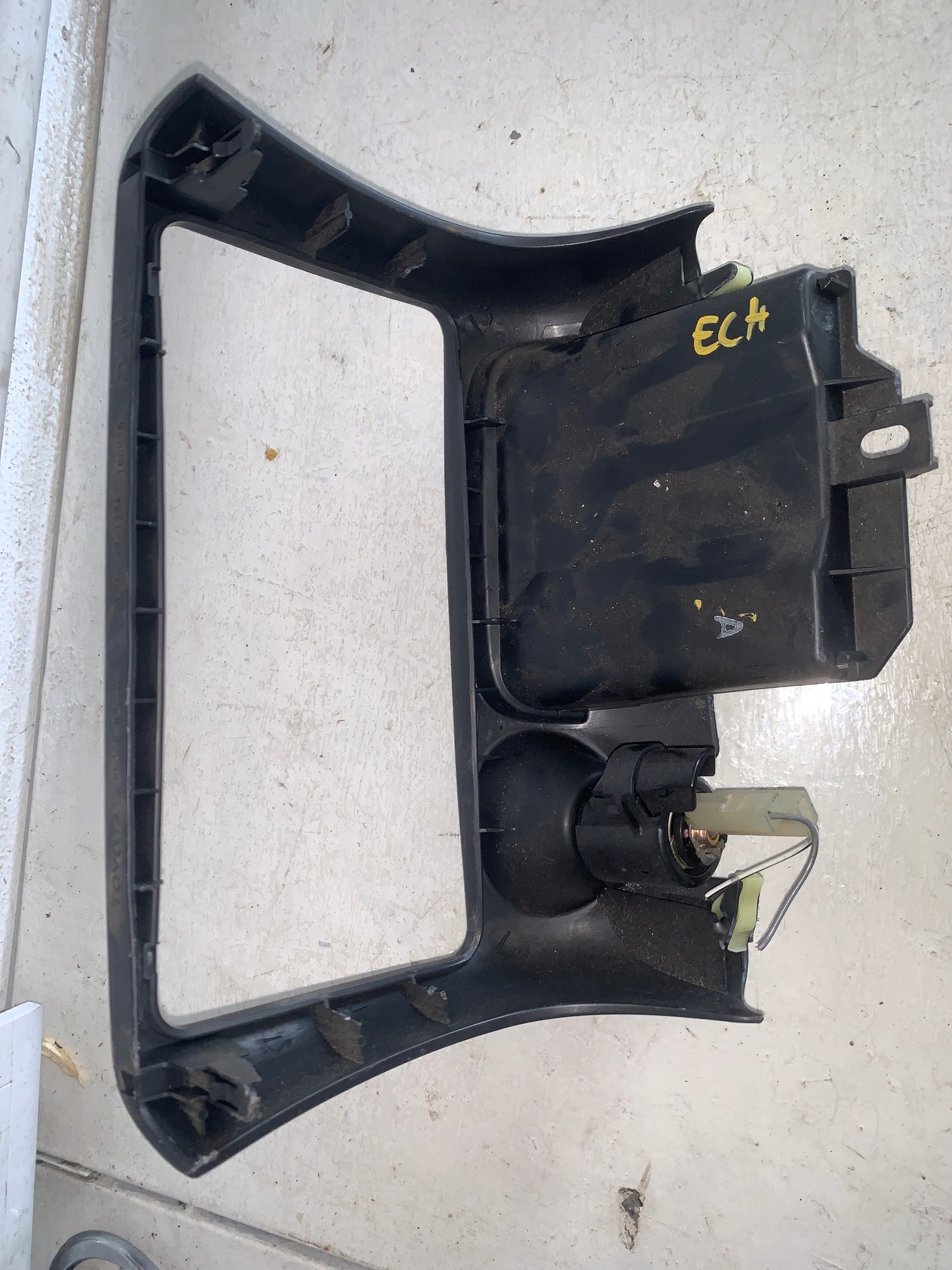 Marco Frontal Radio Toyota Yaris 2000 2005