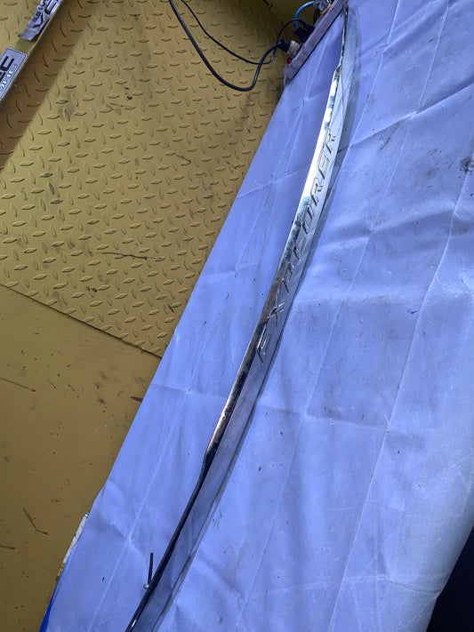 Platina Compuerta Ford Explorer XLT 2011 2015