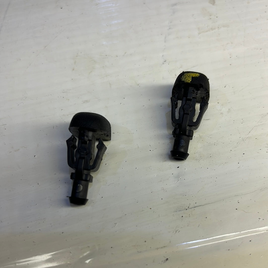 Sapitos Rociadores Limpia Parabrisas Sentra B16