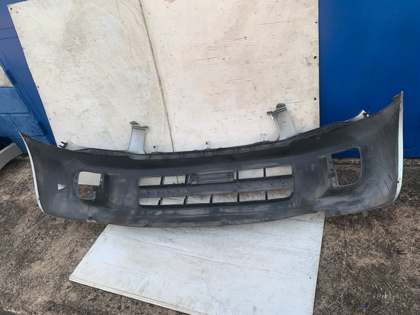 Parachoque Delantero Toyota RAV4 2001 2004