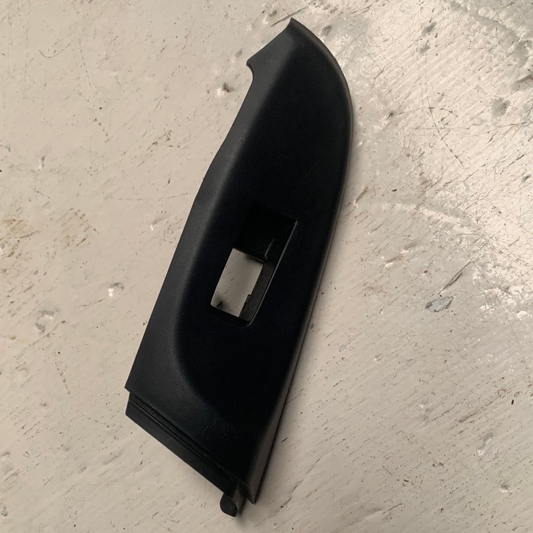 Embellecedor Mando Vidrio Nissan Sentra B15