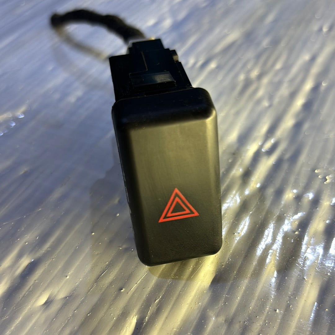 Boton Tecla Luz Emergencia Mazda3 2005 2008