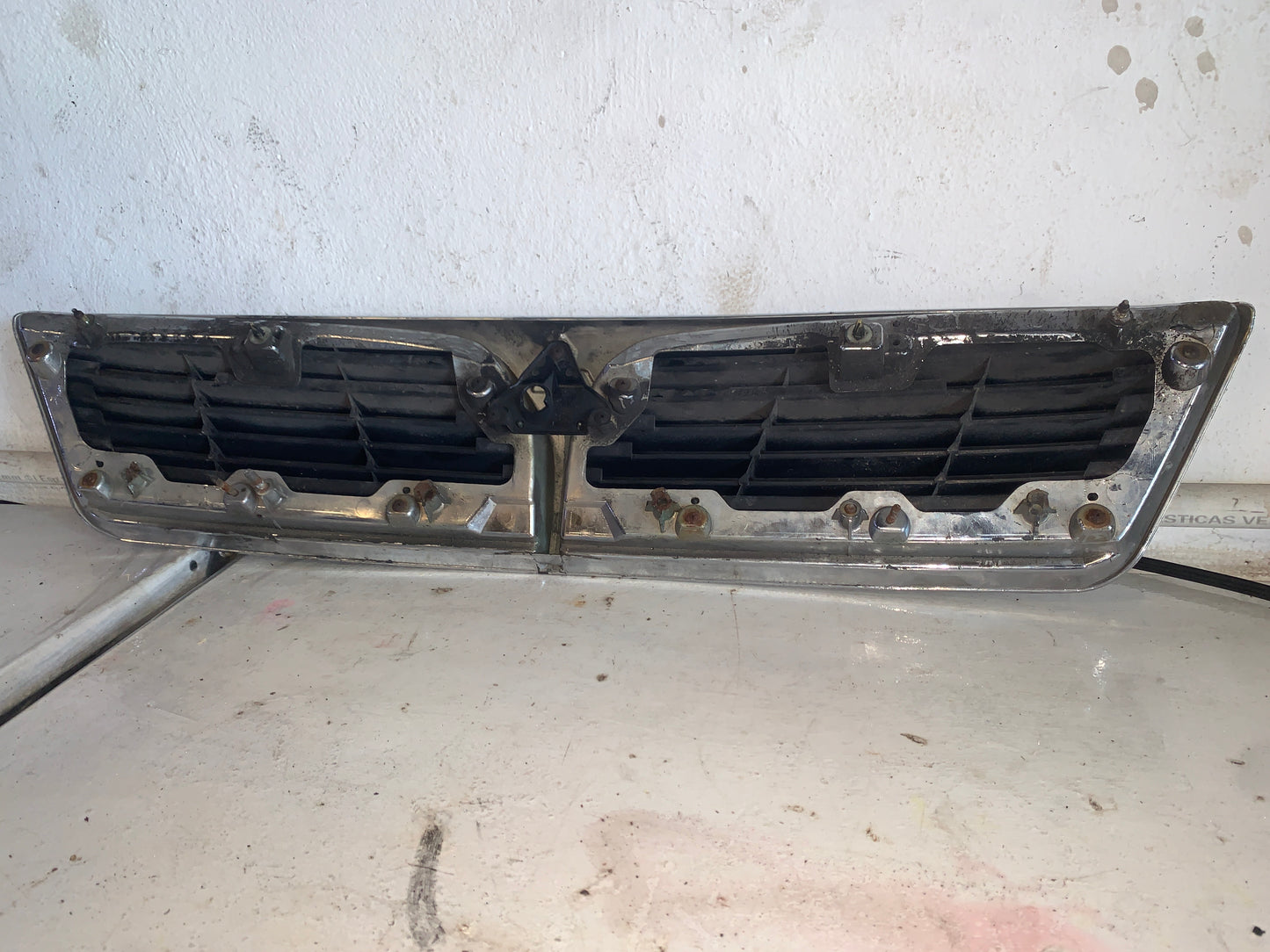 Parrilla Delantera Mitsubishi Lancer 2002 2004