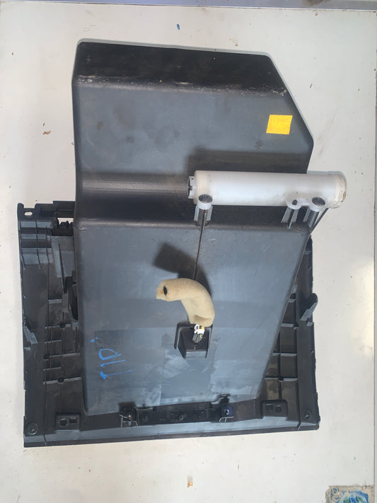 Guantera Inferior Co-Piloto Nissan Tiida