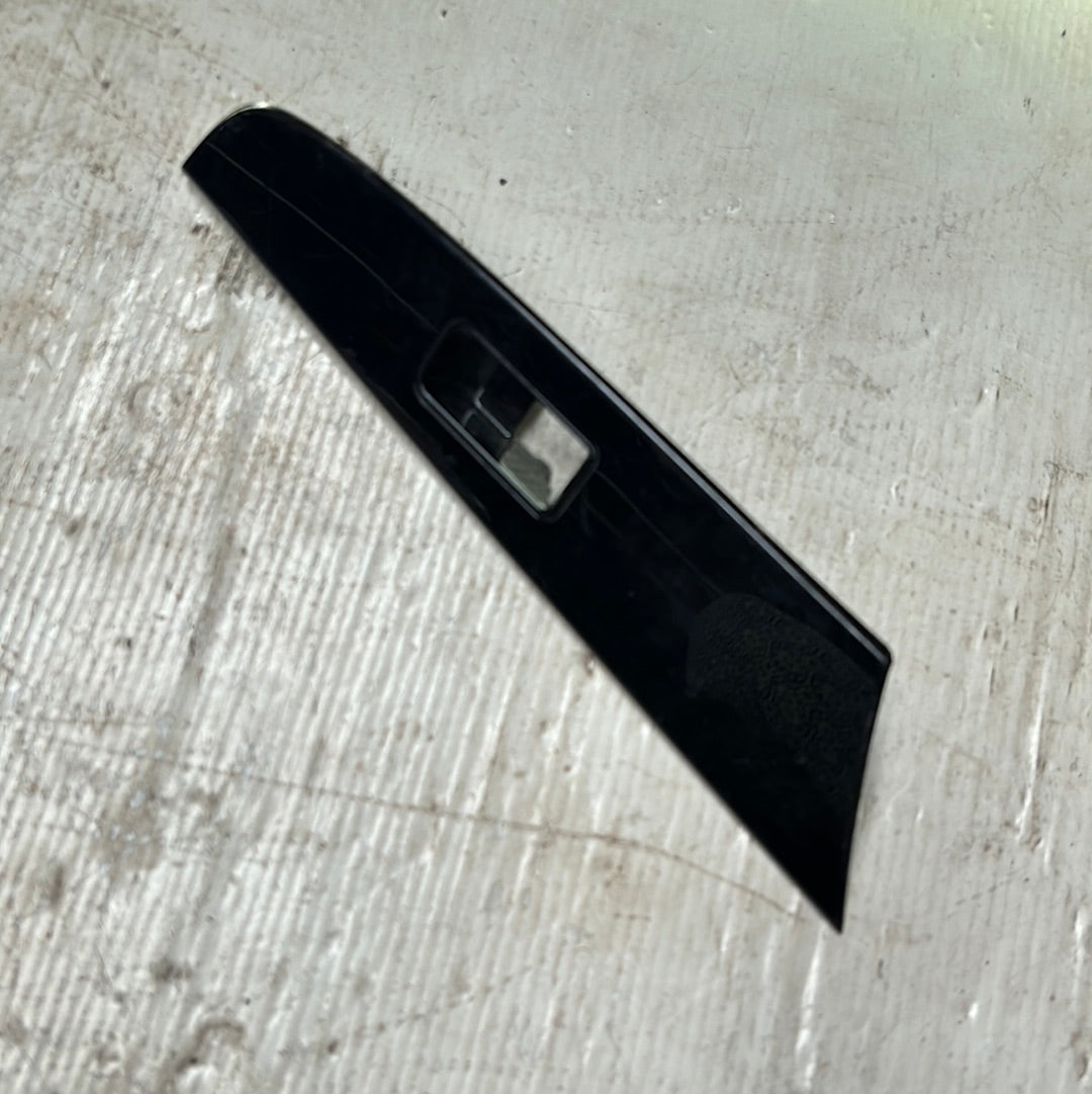 Embellecedor Mando Vidrio Mazda3