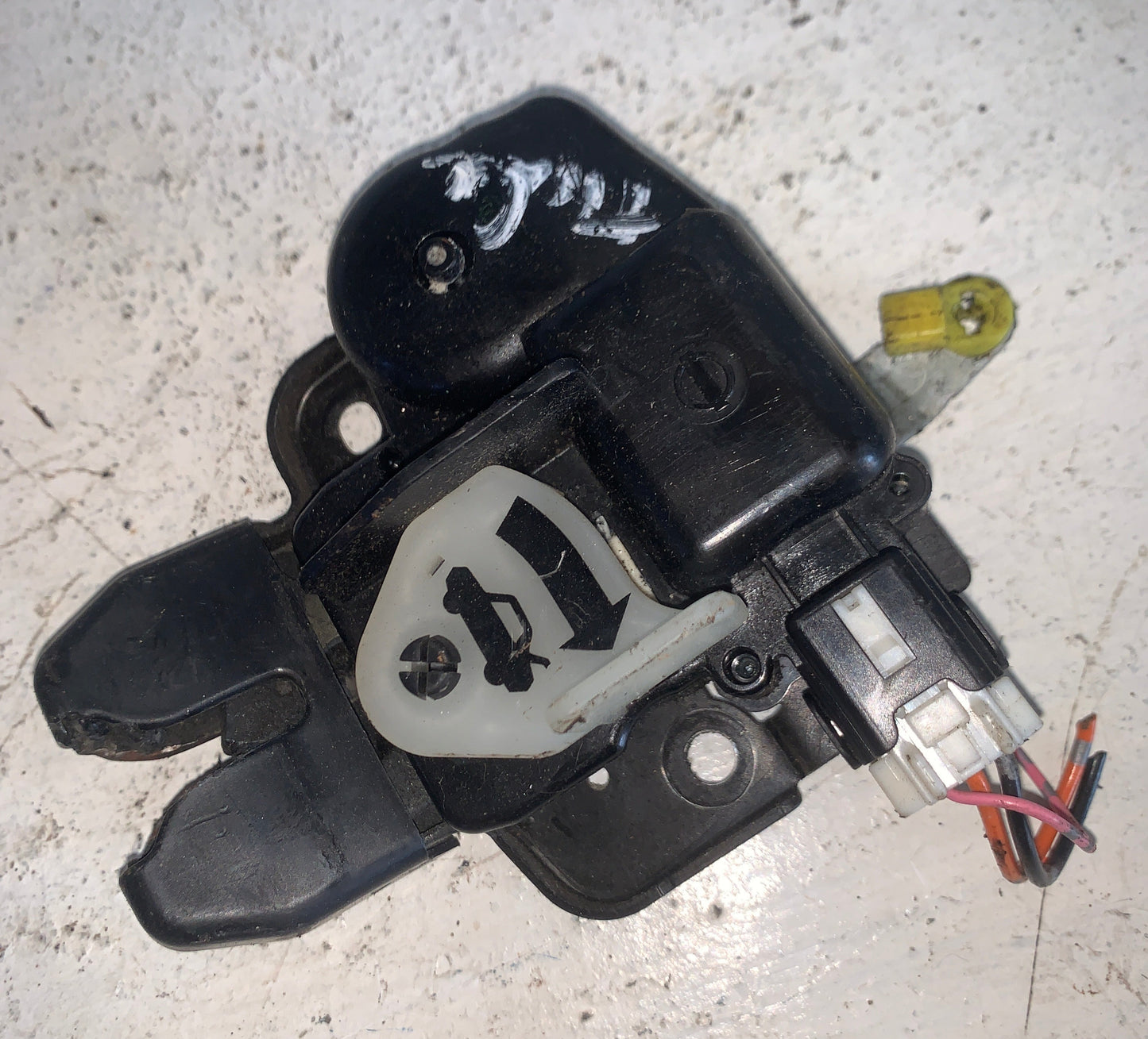 Cerradura Maleta Sedan Nissan Tiida 2007 2010
