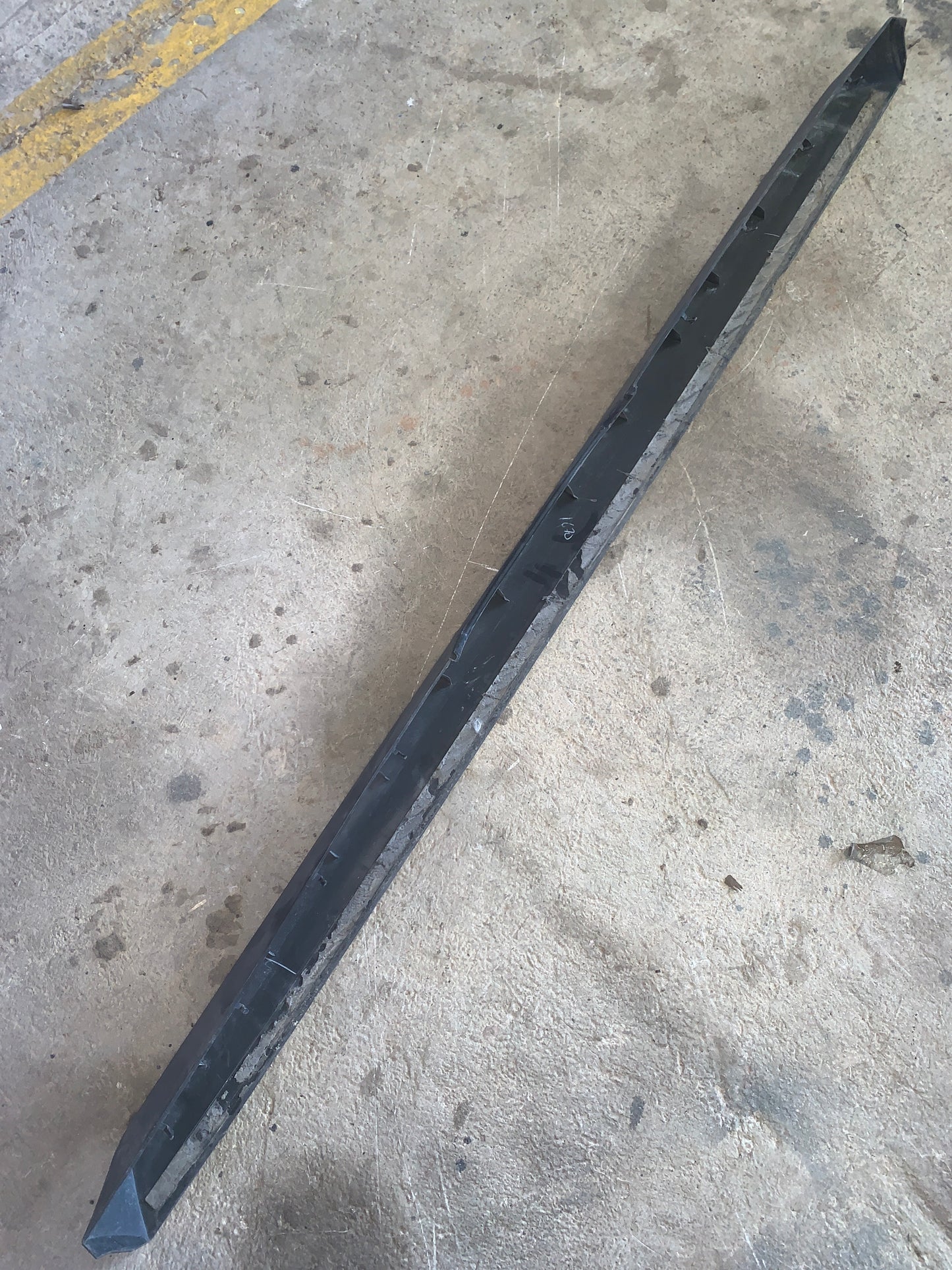 Embellecedor Compuerta Chevrolet Avalanche 2004 2008