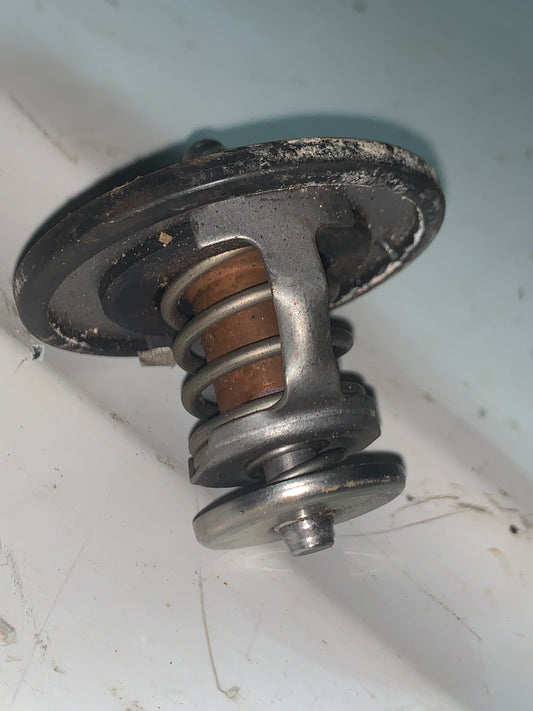 Termostato Toyota Yaris 4Runner Hilux Meru Prado