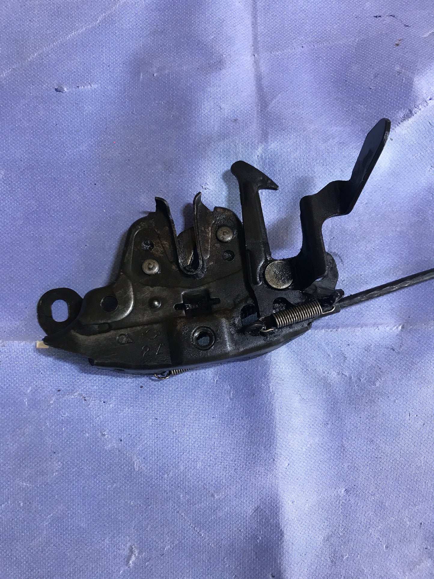 Cerradura Capot Nissan Sentra B15