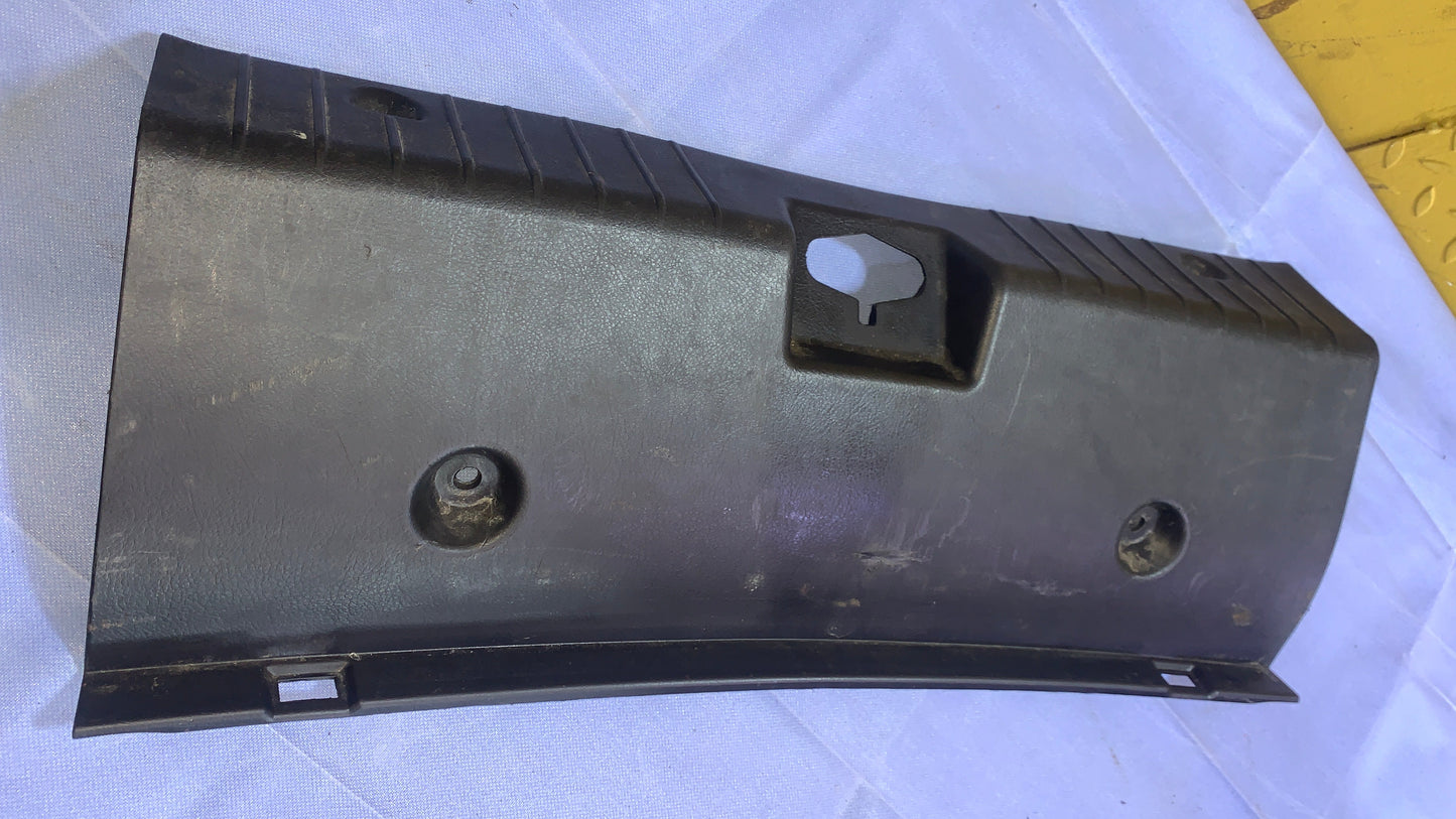 Embellecedor Inferior Maleta Chevrolet Aveo LT LS 2010 2012