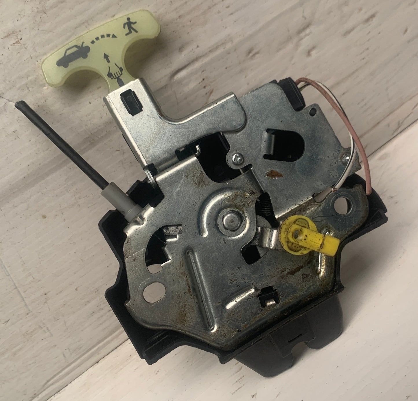 Cerradura De Maleta Toyota Yaris Belta 2007 2012