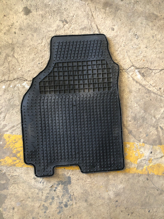 Alfombra Delanteras Nissan Sentra B16 2007 2012