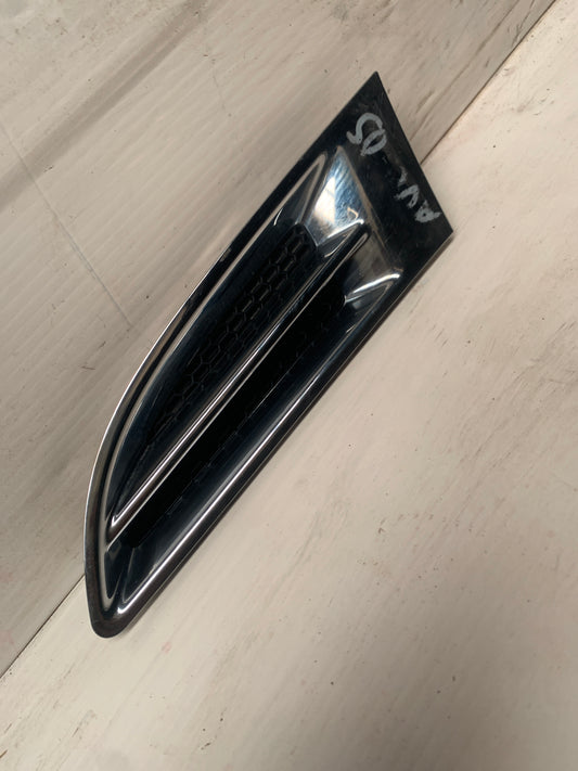 Rejilla Guardafango Delantero Chevrolet Aveo LT Speed