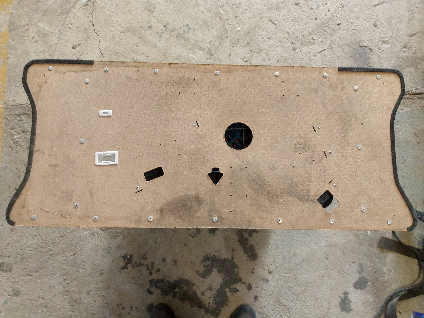 Base Porta Caucho Respuesto Toyota Yaris 2000 2005