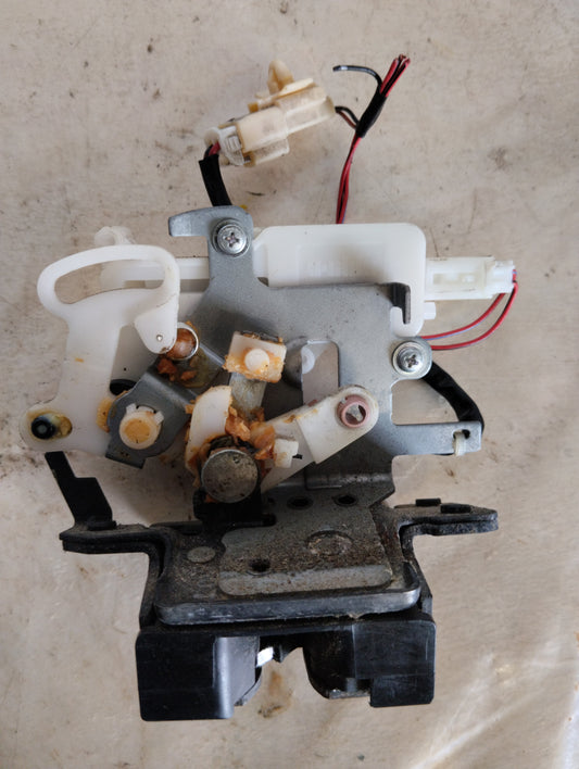 Cerradura De Maleta Mazda5 2006 2010