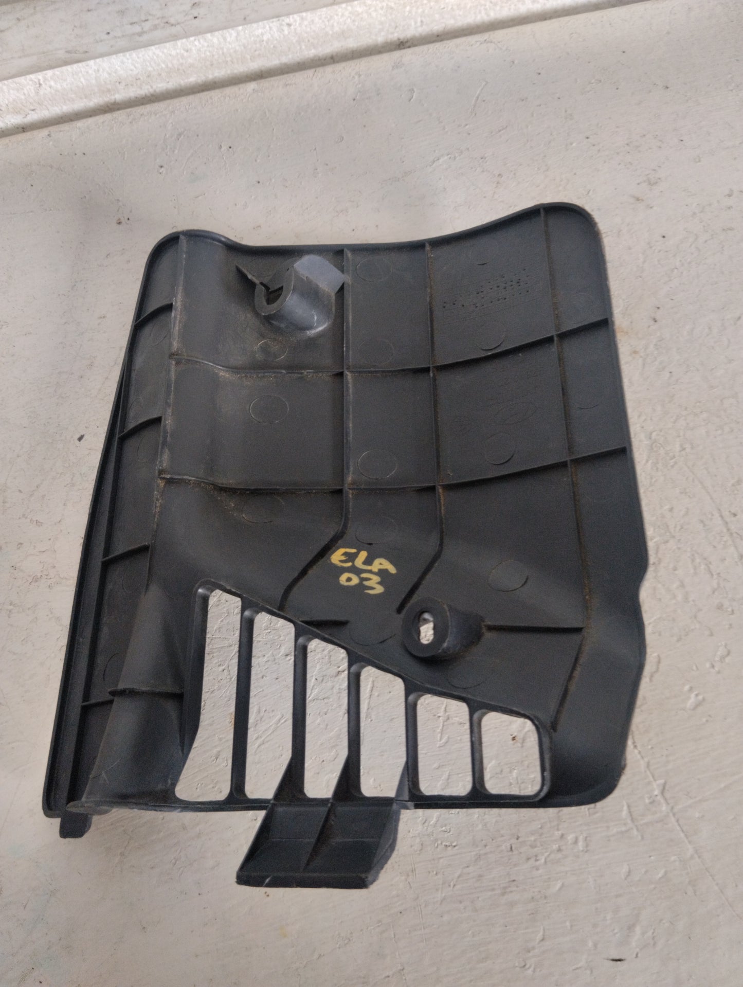 Moldura Tapa Lateral Central Tablero Inferior Hyundai Elantra 2003
