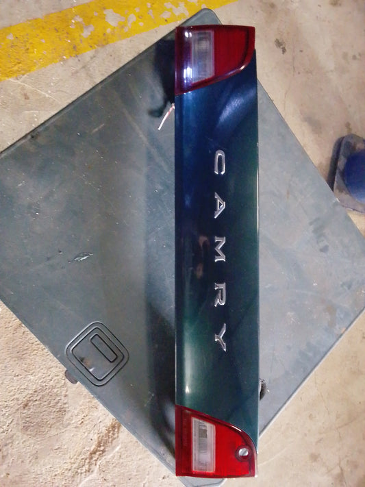 Embellecedor Maleta Toyota Camry 1996