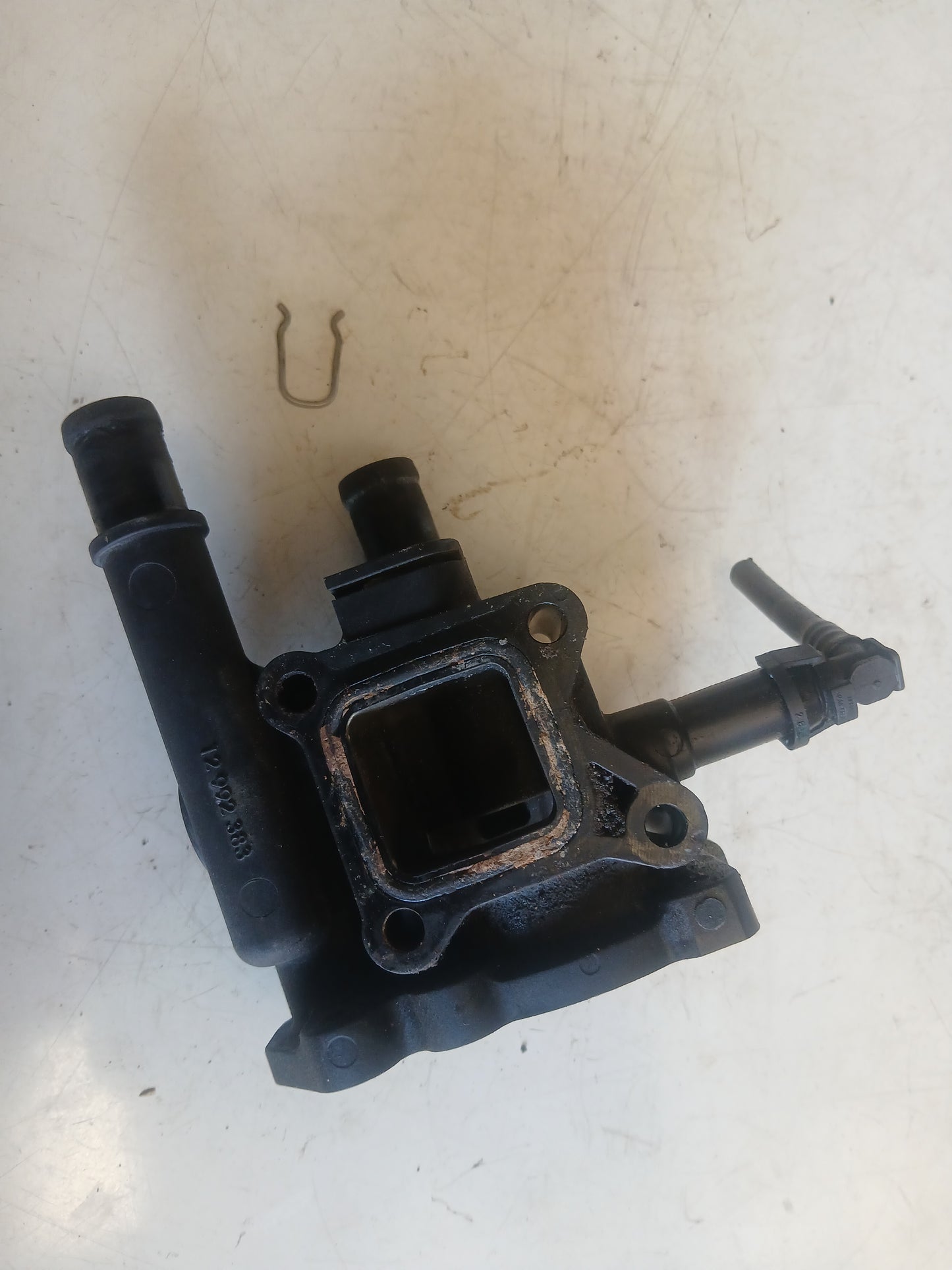 Toma De Agua Plastica Chevrolet Astra