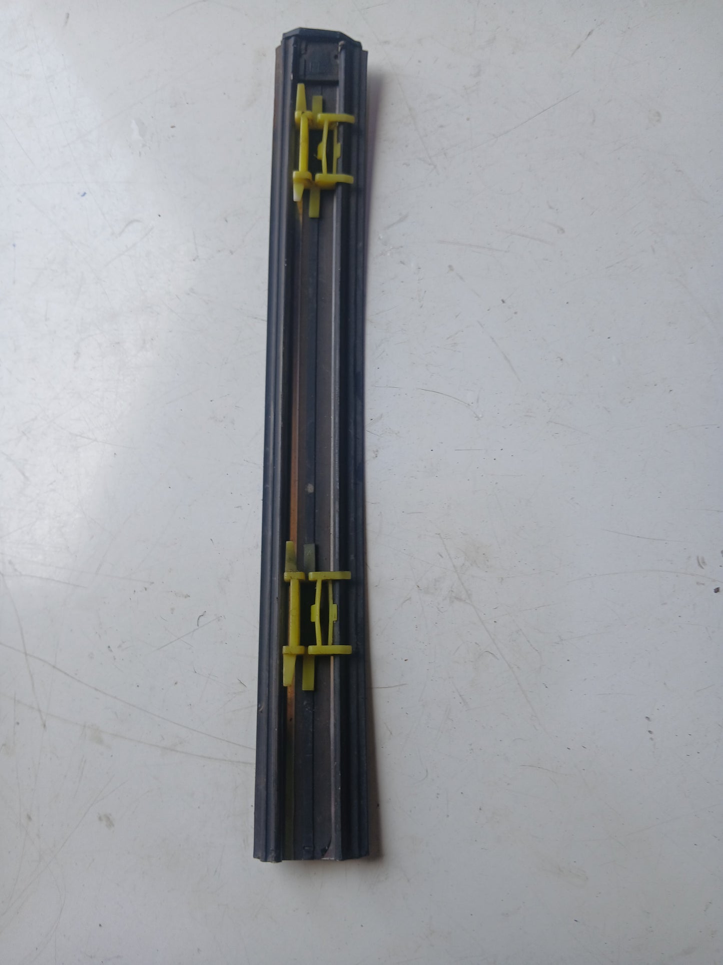 Platina Goma Techo Pequeña Delantera Hyundai Tucson