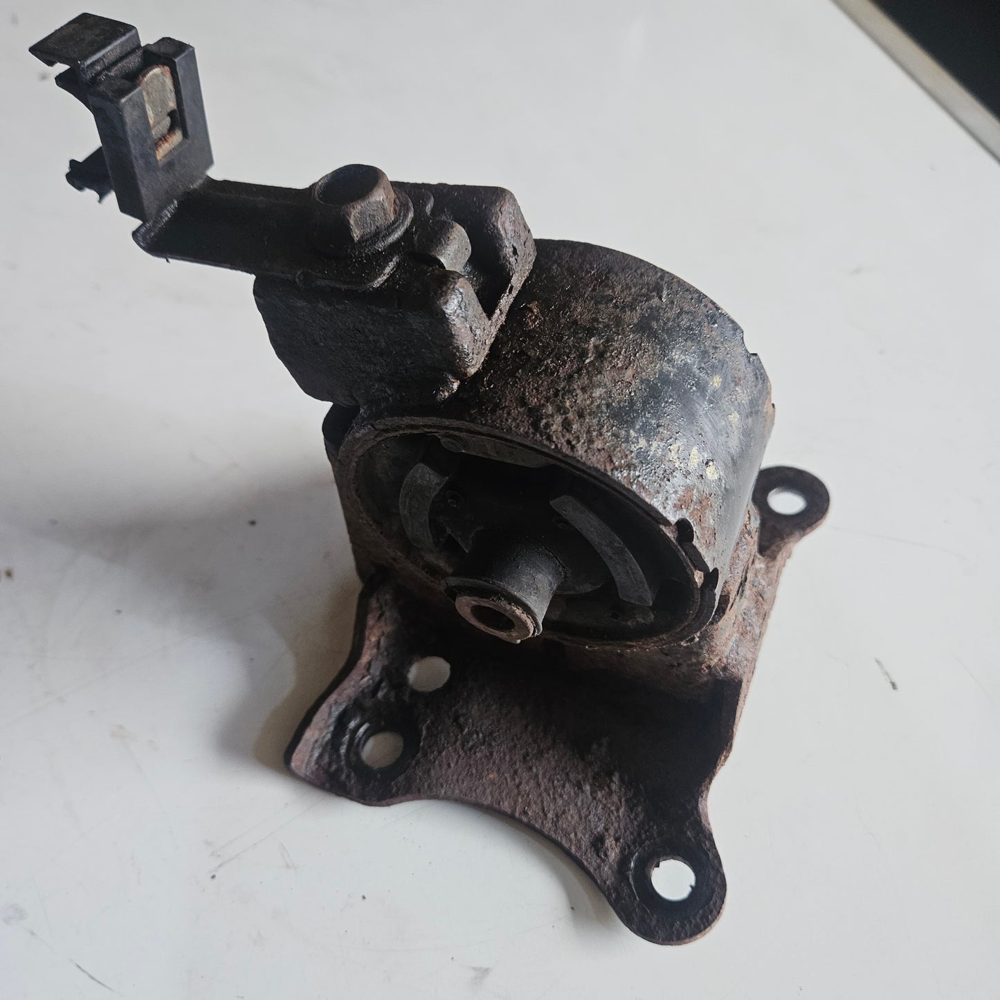 Soporte De Caja Sincronico Nissan B15 Original