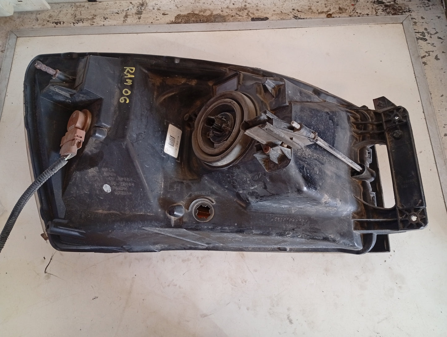 Faro Dodge Ram Luz Amarilla 1500 2500 3500 2006 2008