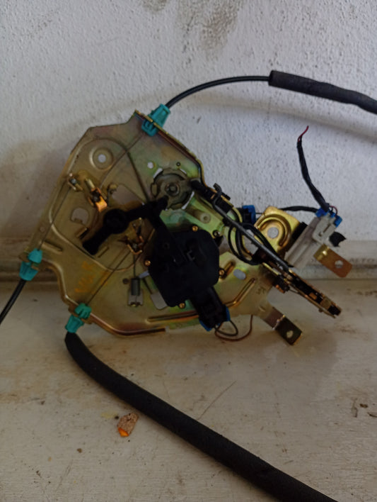 Cerradura Compuerta Chevrolet Silverado Tahoe 2001