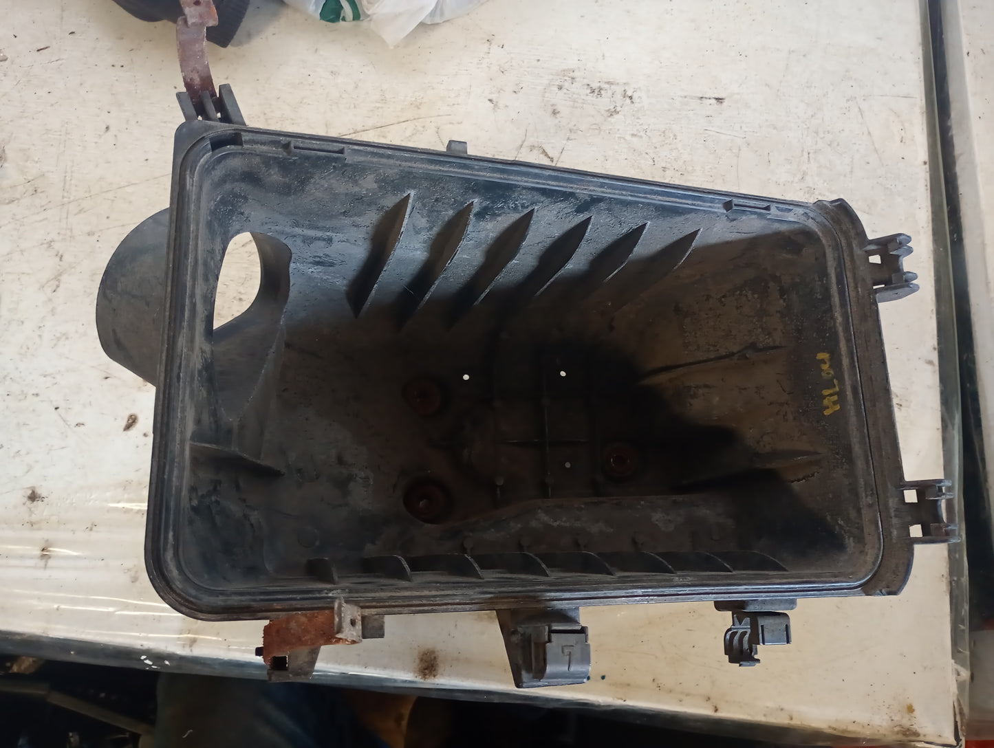 Tapa Inferior Caja Filtro Purificación Aire Toyota Highlander 2004