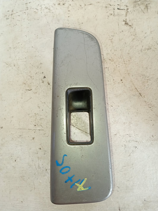 Embellecedor Mando Eleva Vidrio Altima 2005-2006