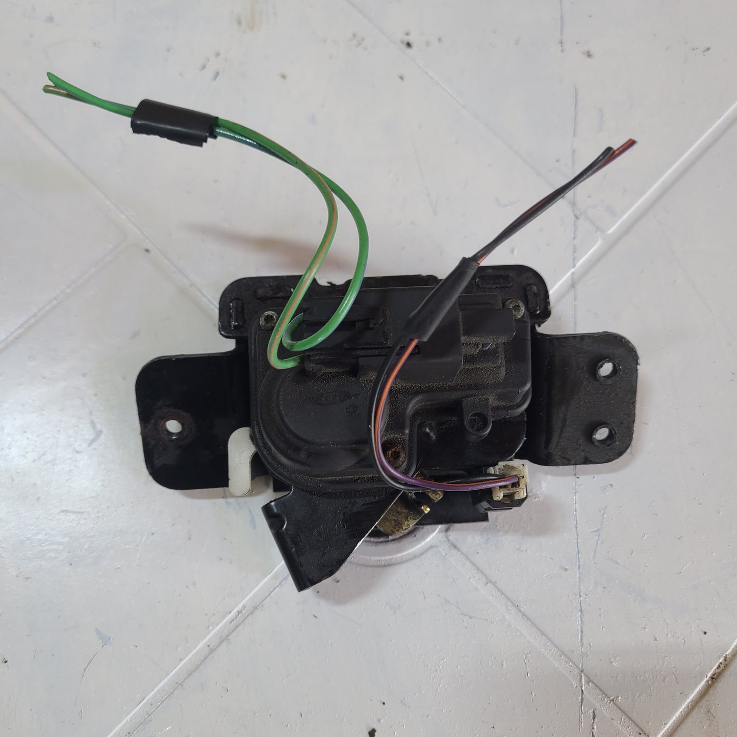 Cerradura Compuerta Jeep KJ WJ