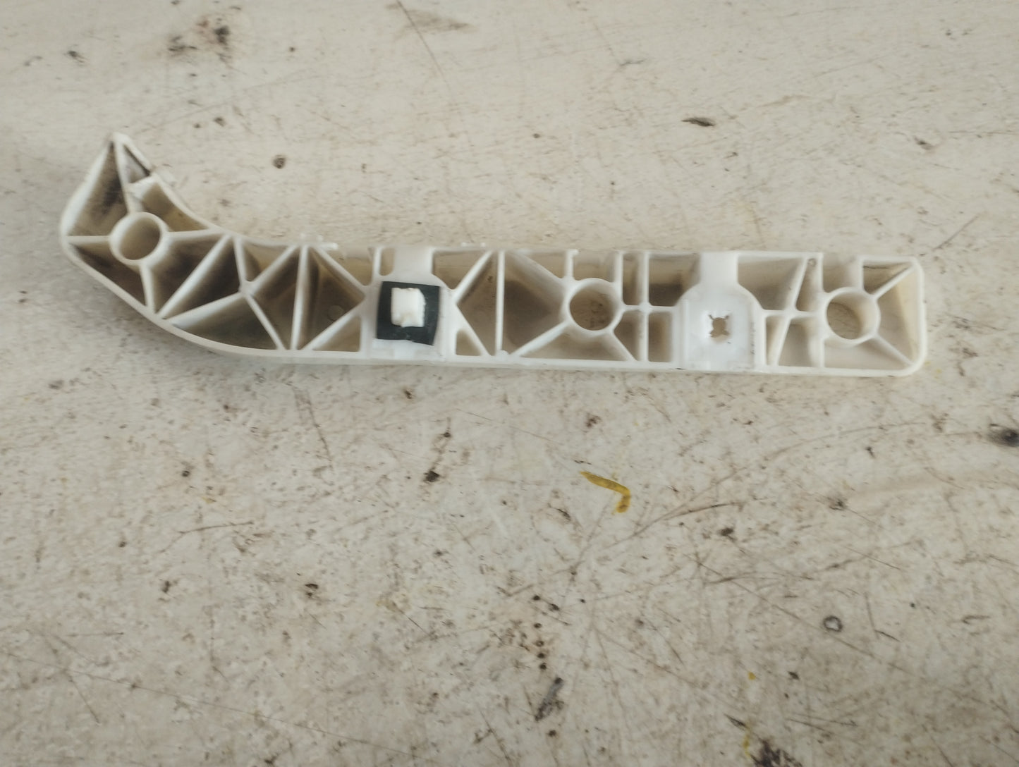 Base Parachoque Trasero Nissan Tiida