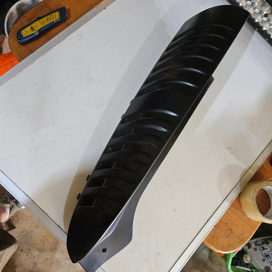 Platina Lateral Compuerta Trasera Chevrolet Suburban Blazer 1998 2002