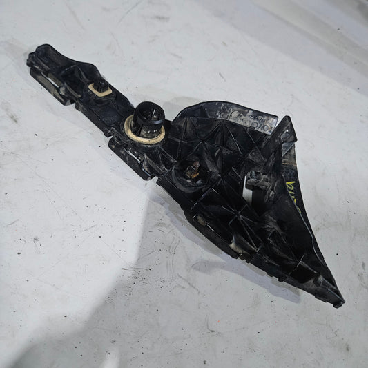 Base Parachoque Delantero Soporte Guia Toyota Yaris Belta