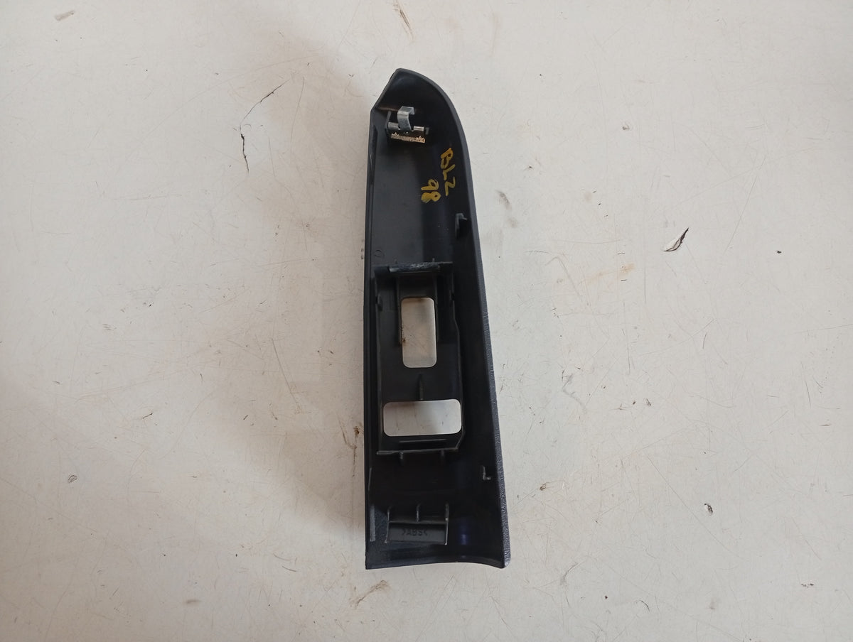 Embellecedor Mando Eleva Vidrio Chevrolet Blazer 1998