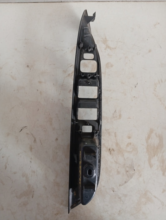 Embellecedor Mando Eleva Vidrio Piloto Mazda6 2005