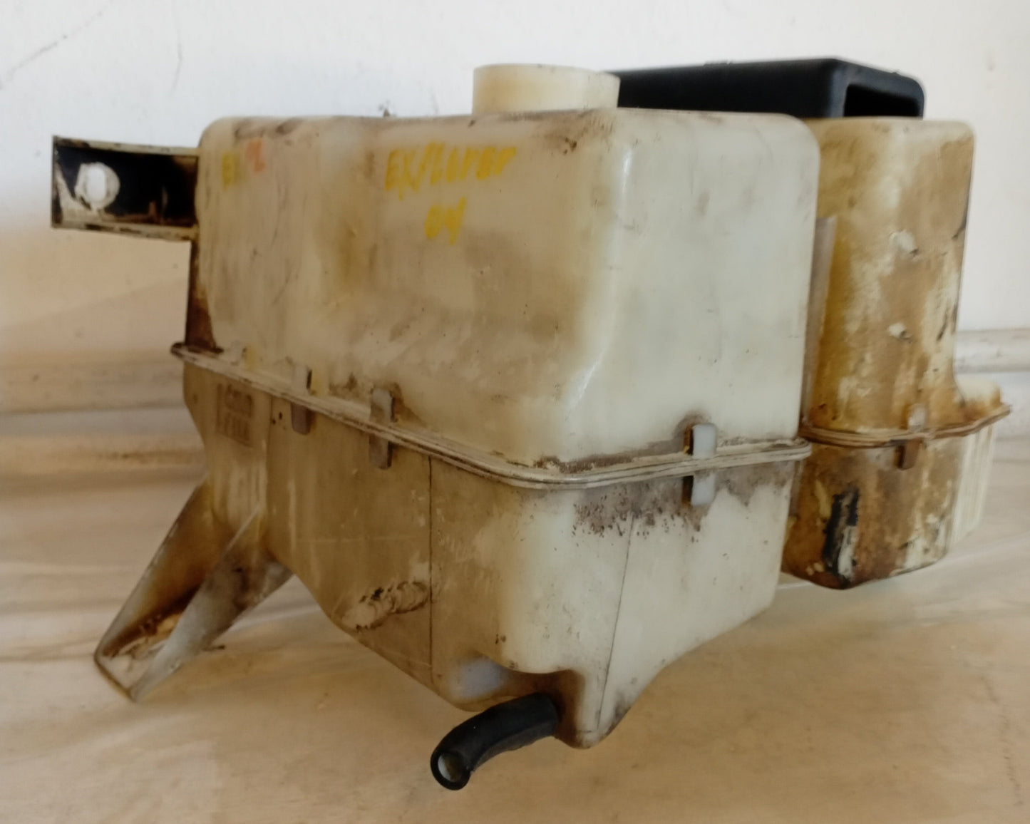 Envase Deposito Radiador / Limpiaparabrisa Ford Explorer 2002 2004
