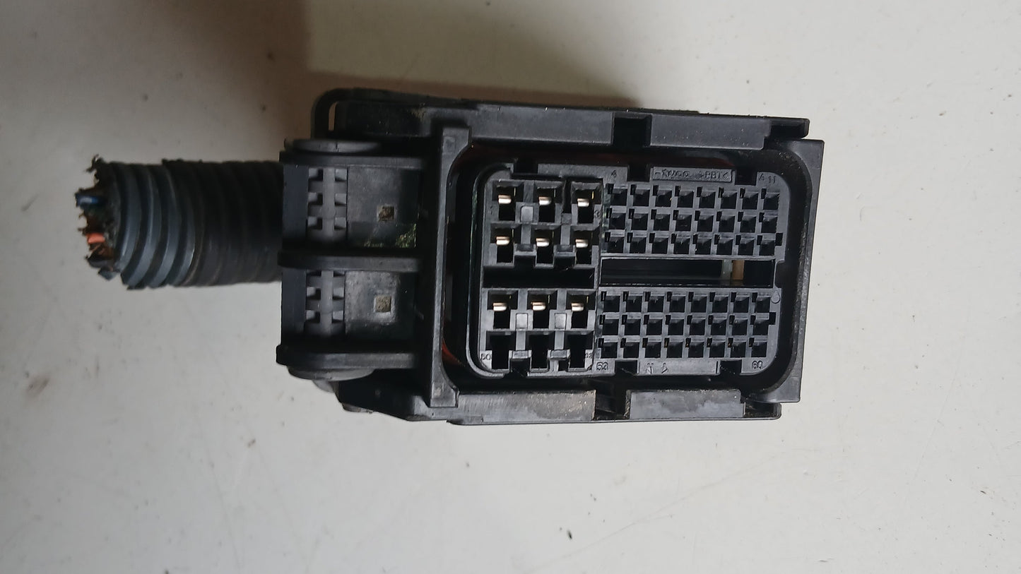 Conector Corto Computadora Toyota Yaris 2006 2010