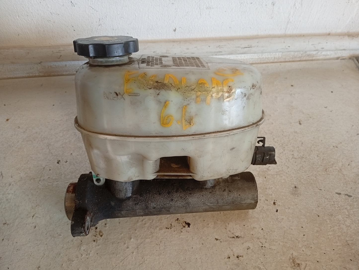 Bomba De Freno Cadillac Escalade 2005